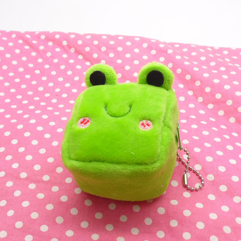 Three-dimensional square creative plush headphone case with beaded chain, coin purse, coin case, children's prizes and gifts Application Scenario