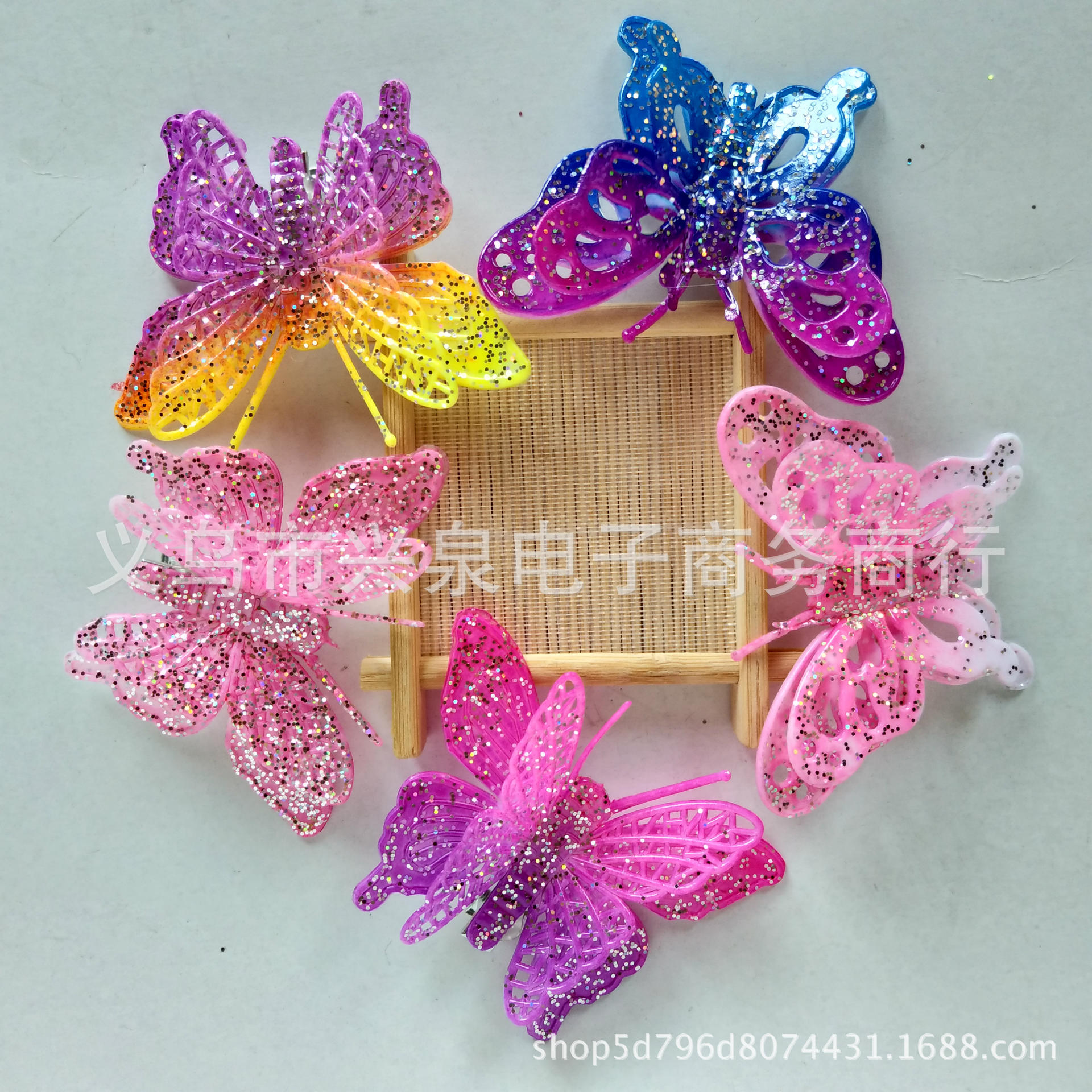 【 Zone 1-7 】 100 butterfly clamps per box, 6,400 yuan per box. Butterfly hair clips, cute headwear, simulated butterfly edge clamps, gold and bright pink butterfly clamps, 1 yuan supply Application Scenario