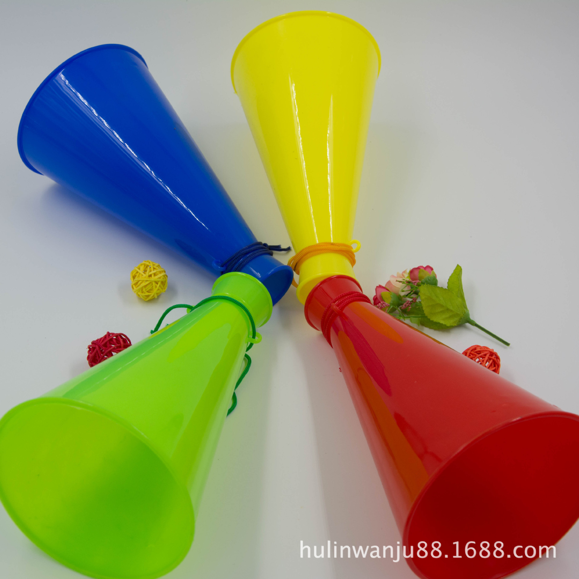 厂家批发23cm世界杯球迷玩具喇叭足球助威道具气氛表演塑料喊话筒