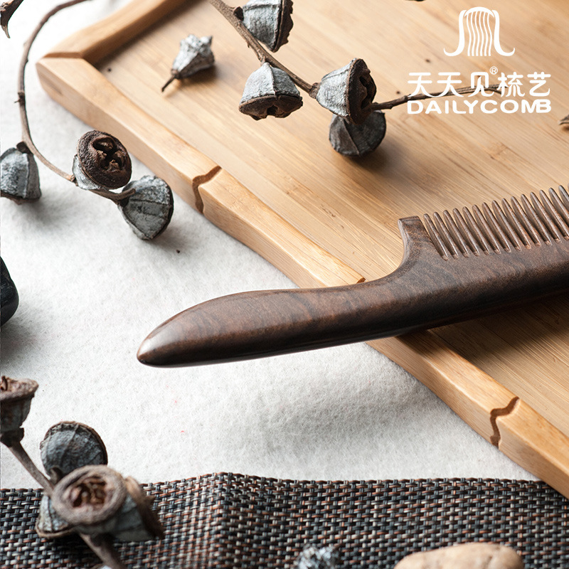 天天见/沉贵宝木梳天/源头工厂梳子白底实物图