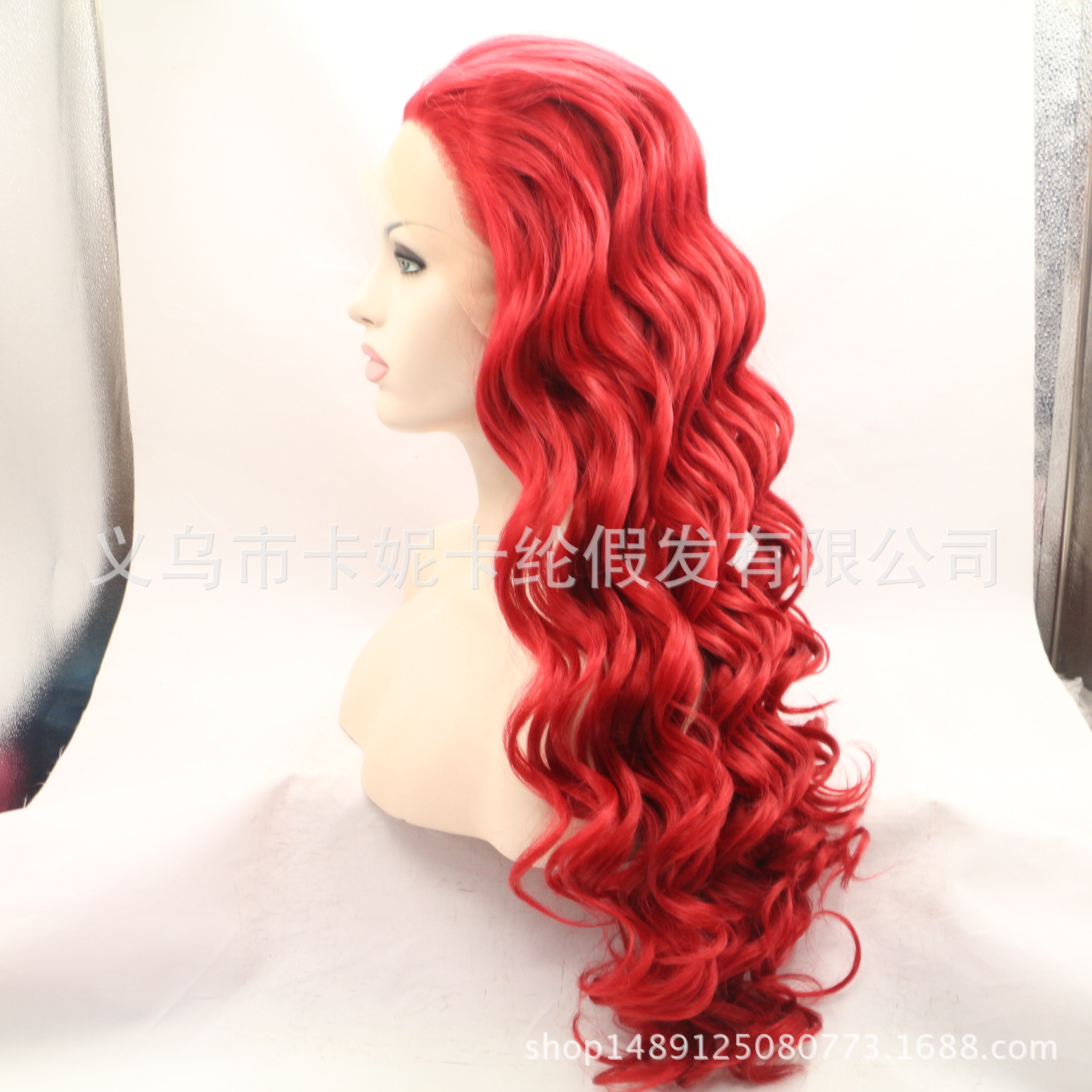The new solid-color wine red lace wig offers a realistic long curly hairstyle details Picture
