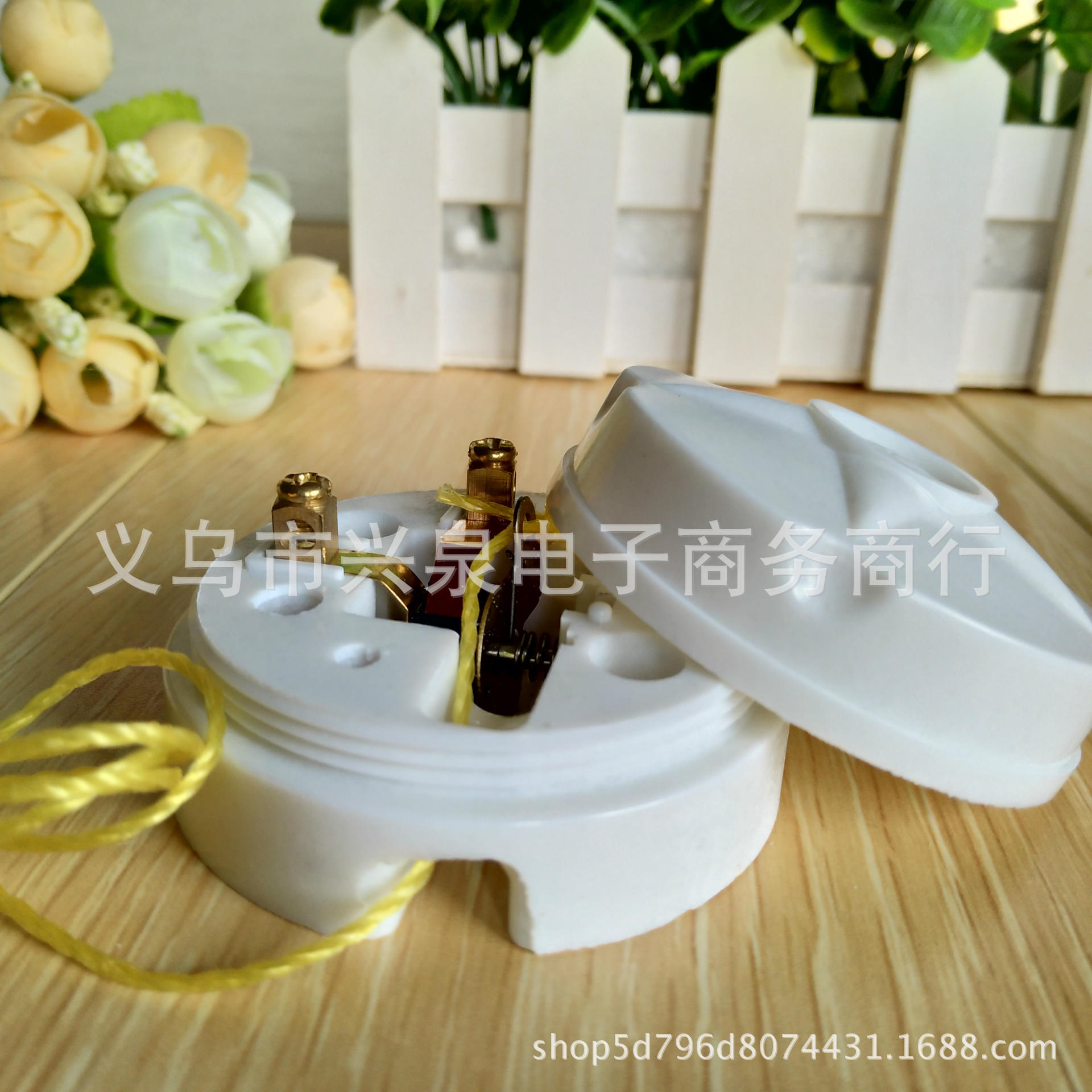开关/插座/开关板/卧室家具/厨房用具白底实物图