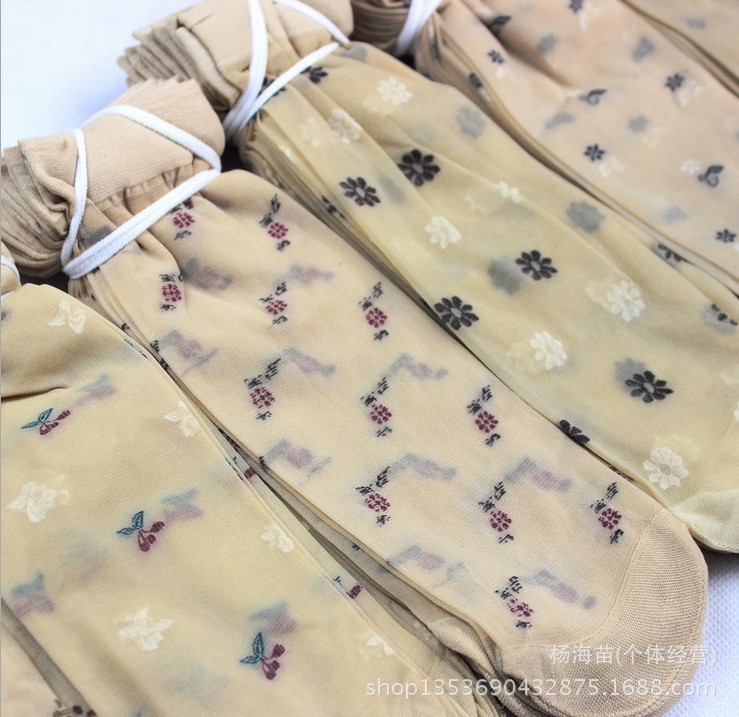 Wholesale of spring and summer jacquard women's stockings, small hanging flower cored stockings, short stockings, straight stockings and adult socks from the manufacturer details Picture