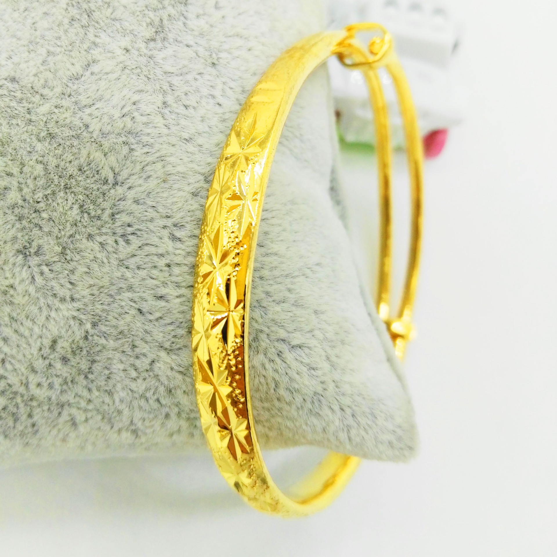 Open round bar starry sky bracelet is a hot sale at the street stall. It is made of pure brass plated with 24K real gold and can be customized directly from the manufacturer pic 11