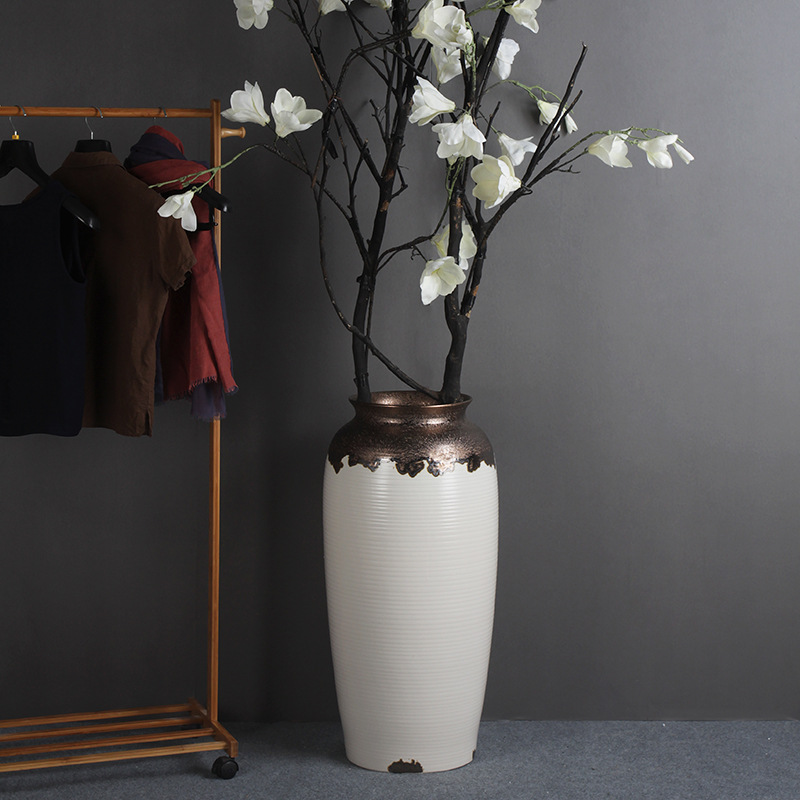 chinagoods Modern and simple Chinese ceramic floor-standing large vase, hotel ceramic large vase, living room window display, club hotel flower arrangement earthenware jar Application Scenario