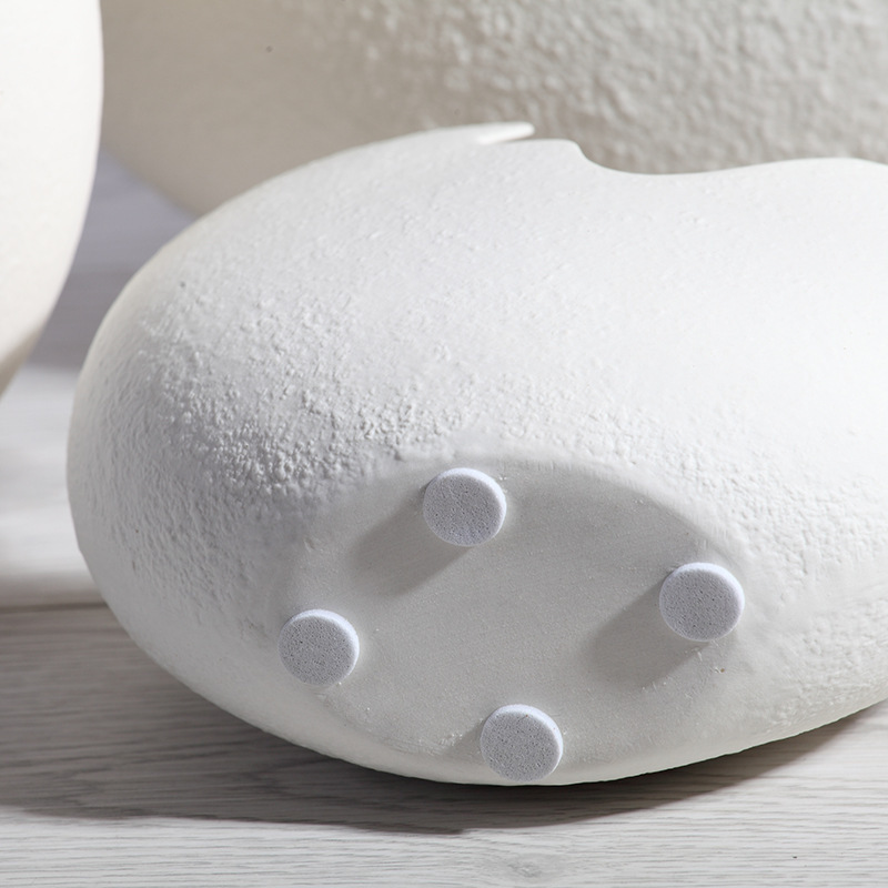 chinagoods Nordic-style ceramic vases, creative hotel and home entrance wine cabinets, TV cabinets, modern Nordic white eggshell flower arrangement handicrafts, decorative ornaments Application Scenario