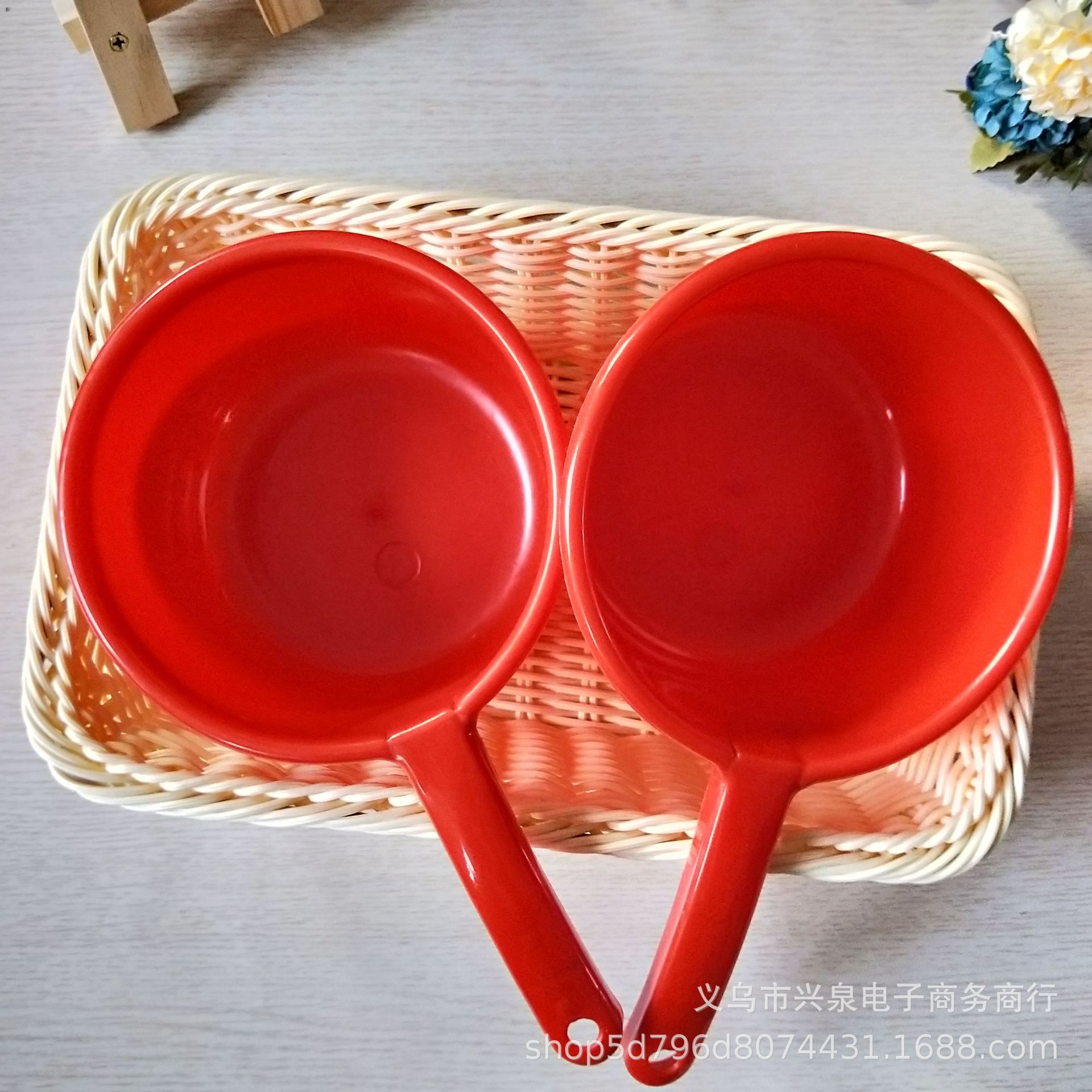 【2-2区】小号红水勺300/件彩色水勺塑料水舀子家用厨房水瓢漂流泼水节赠品全场一元两元专批产品图