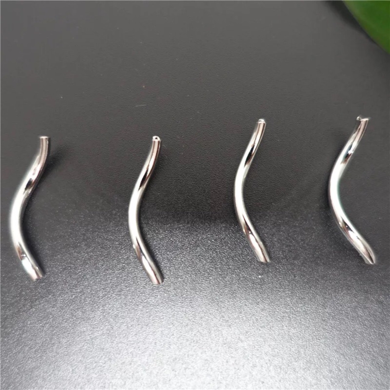 Smooth S-shaped brass tube for jewelry accessories, copper material for handcrafted jewelry necklaces, earrings, pendants and pendants details Picture