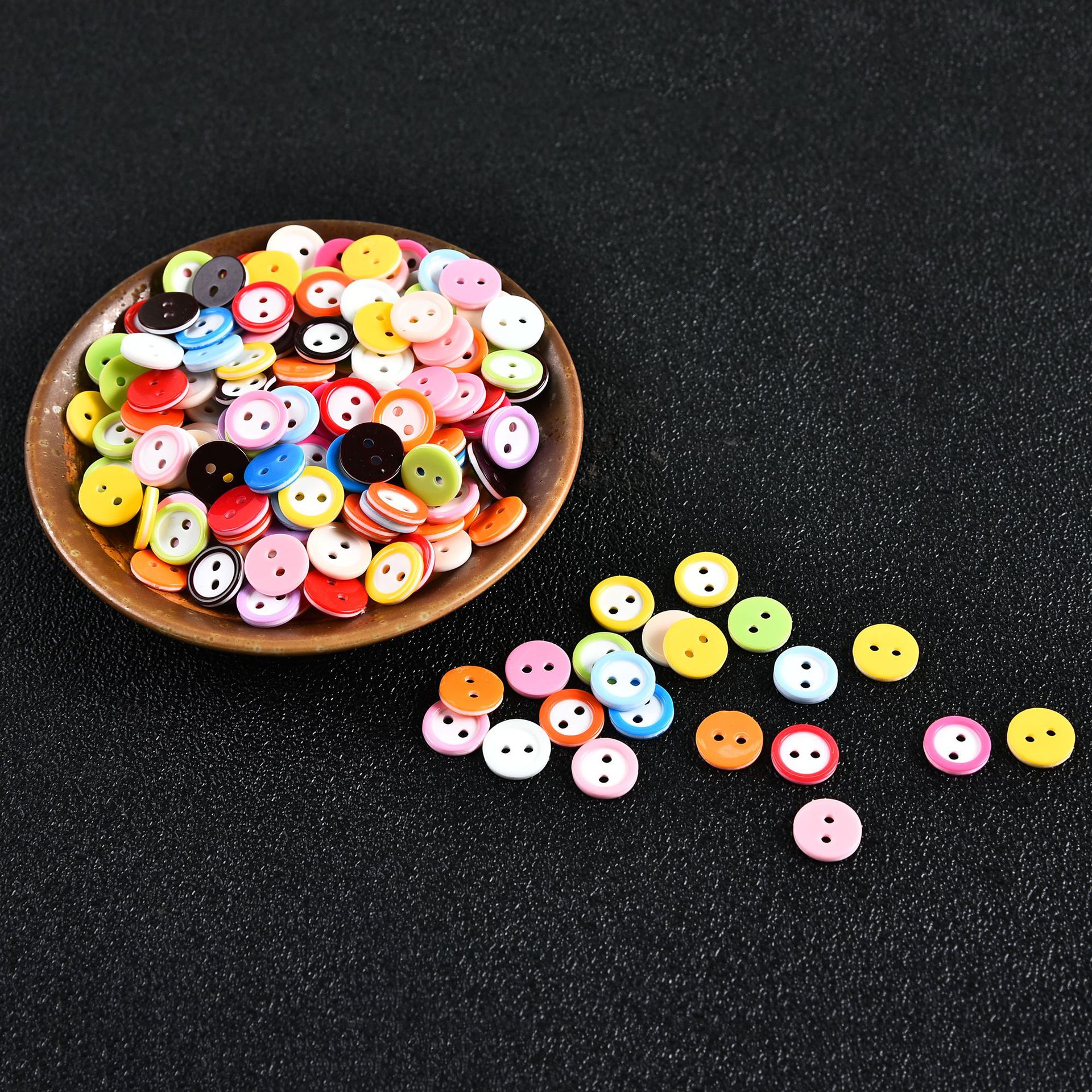 儿童DIY圆形彩色纽扣 diy二眼树脂塑料扣子批发 厂家现货