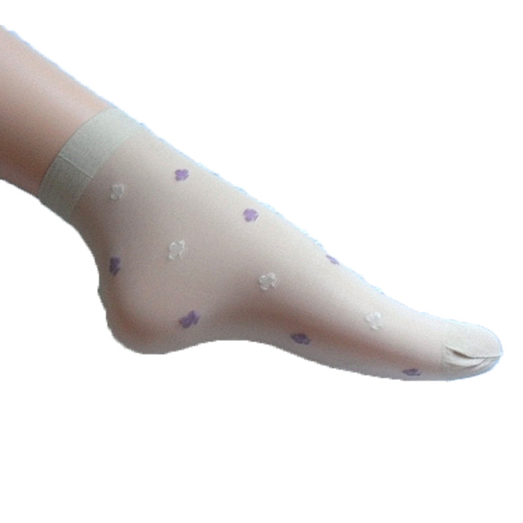 Wholesale of spring and summer jacquard women's stockings, small hanging flower cored stockings, short stockings, straight stockings and adult socks from the manufacturer Application Scenario