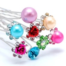 Cross-border best-selling hair accessories: Full diamond U-shaped hair combing accessories, updo hair, pearl flower and diamond hair hairpins, bride hair clips Application Scenario