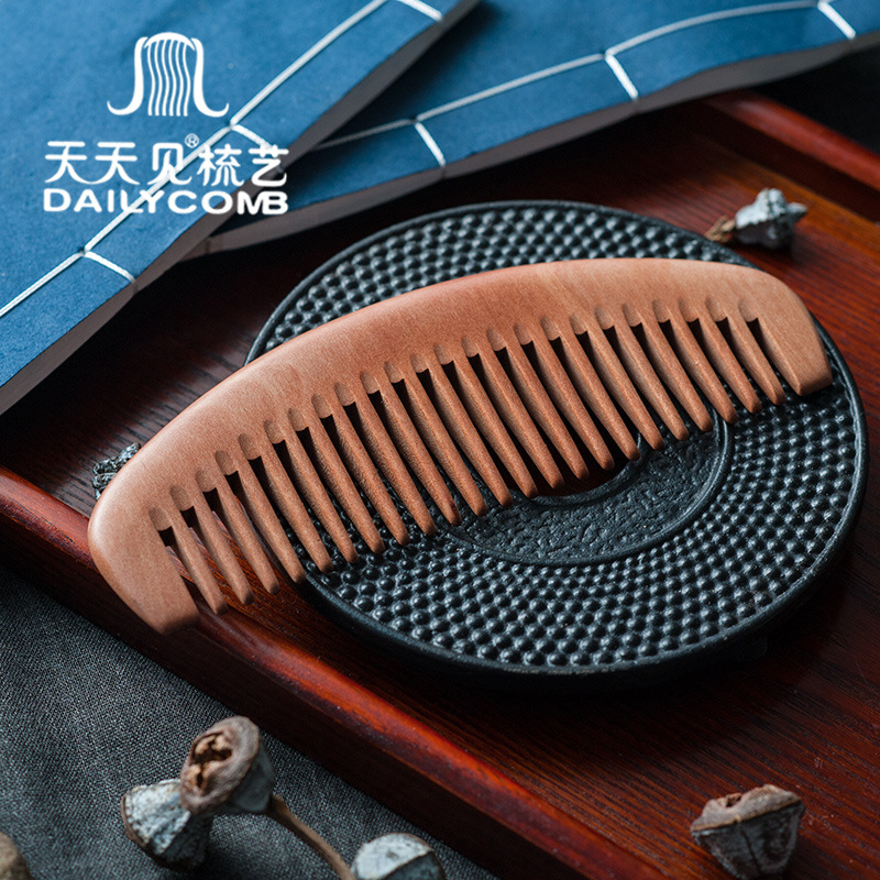 Every Day See The Source Factory Wholesale Natural Thickened Old Peach Comb Boutique Comb Can Be Laser Engraving Logo Item Picture