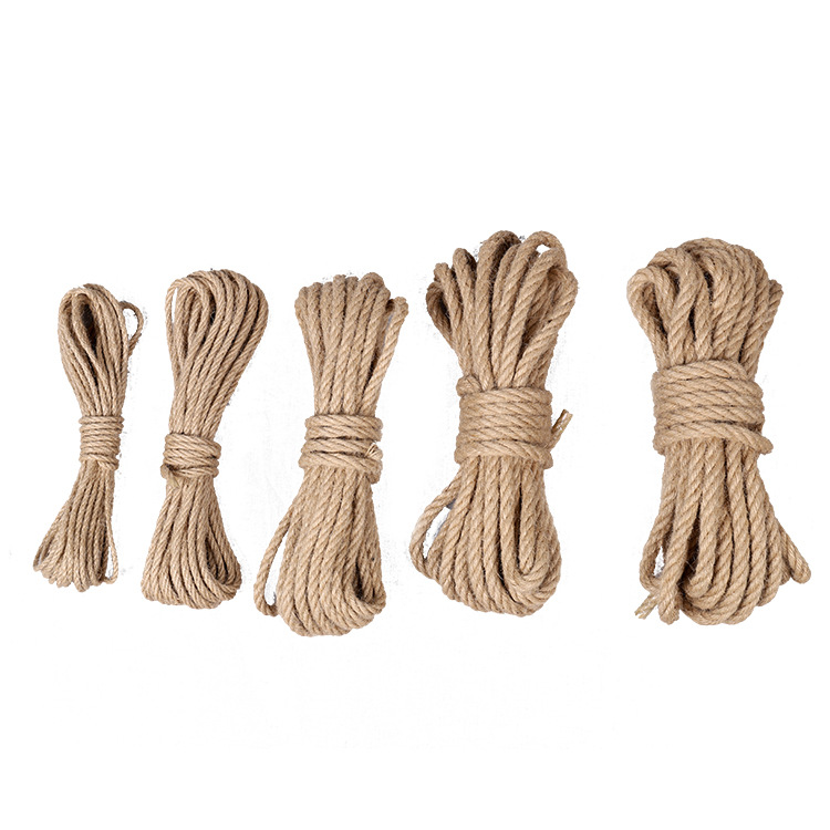 قام الصانع بتزيين الخيوط بالصور والحبال والحبال والملابس والحفلات والحفلات Item Picture