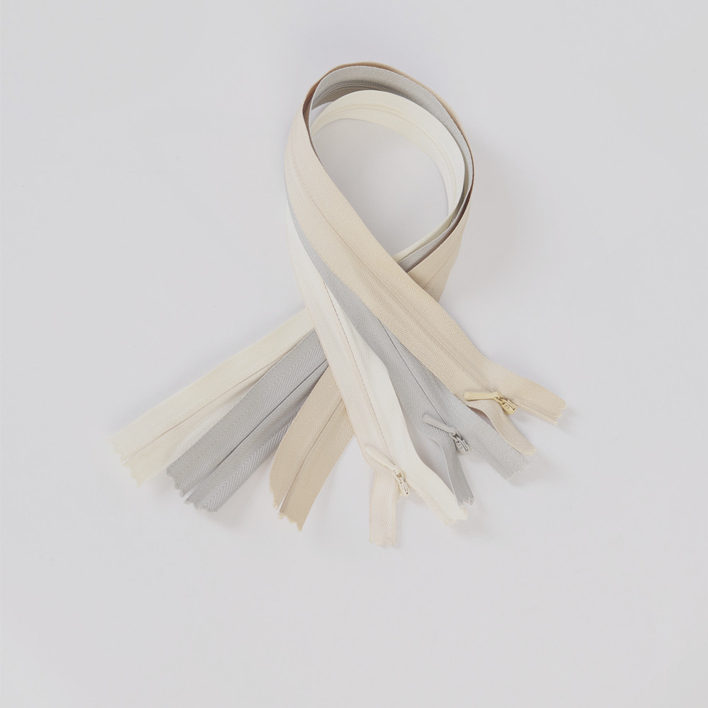 Direct supply from the manufacturer of in-stock invisible zippers. In-stock strip clothing zippers, skirts, children's clothing chains 3# and 4# Item Picture