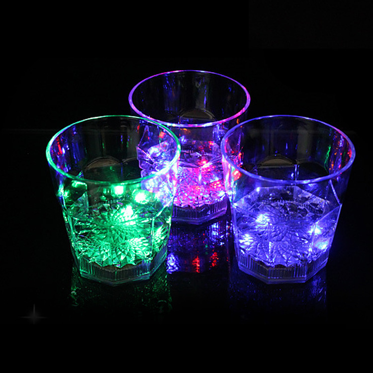 Illuminated glass led flash octagon cup colorful color-changing light beer glass bar banquet atmosphere layout props illuminated octagon cup manufacturers spot full figure