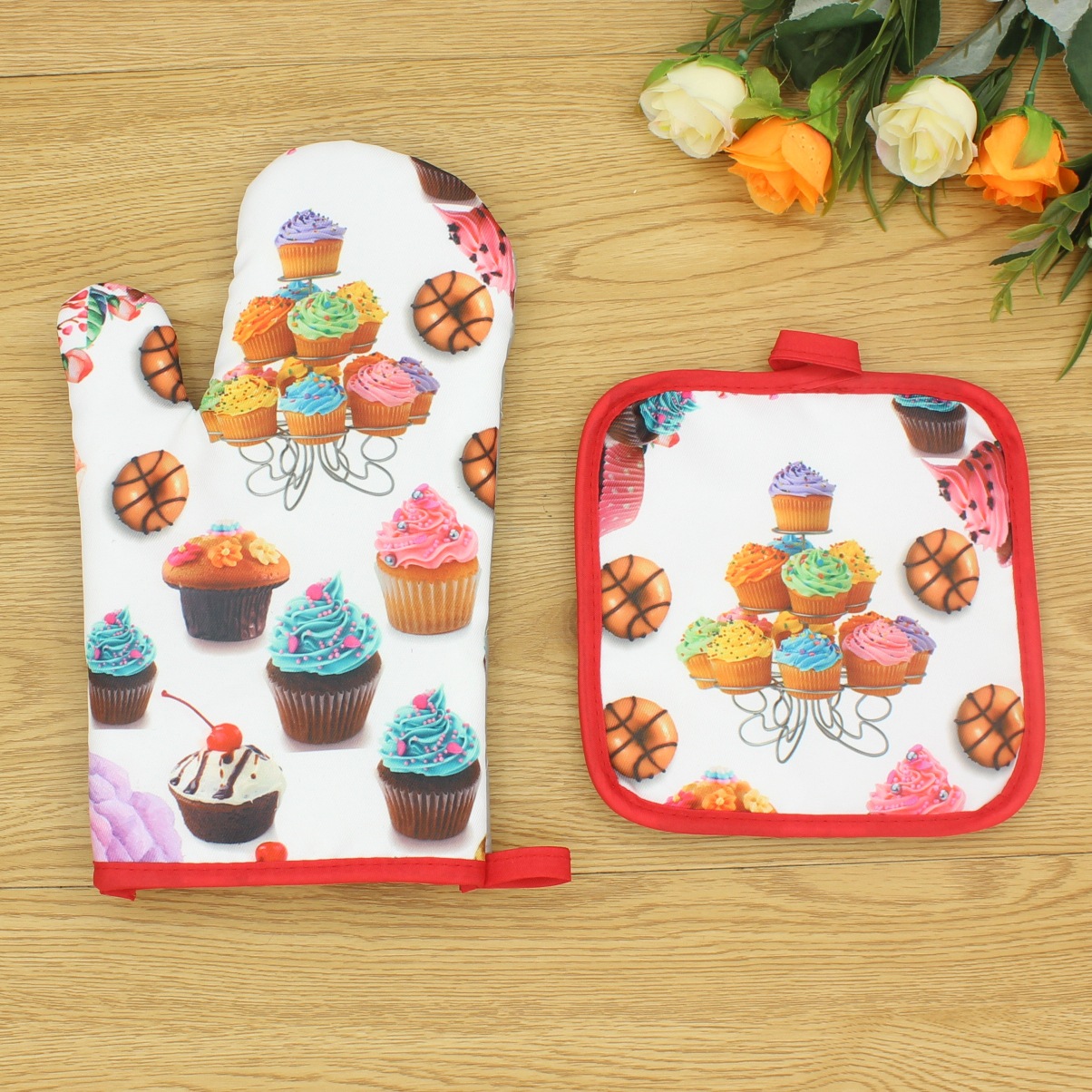 【LOVELY HOME】 Sweet piece digital printing microwave oven gloves mat 2-piece thickened anti-hot microwave oven gloves 2-piece set Application Scenario