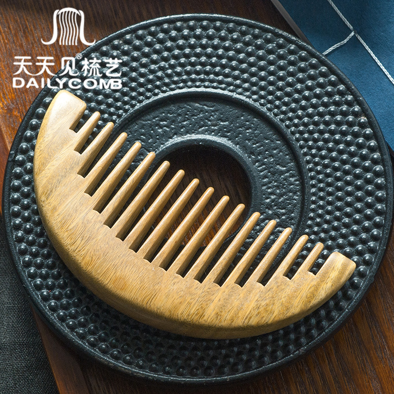 Every Day To See The Whole Wood Green Sandalwood Comb Half-Moon Shape Wood Comb Wide Tooth Green Sandalwood Comb Gift Comb Manufacturers Specification drawing