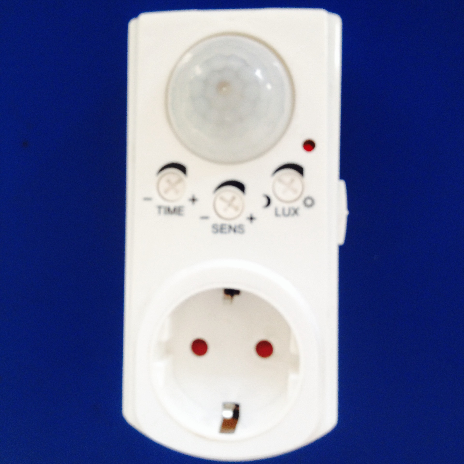 Sensor induction socket, human body infrared induction socket, British style plug socket