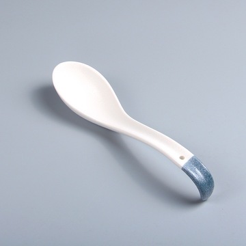 Wholesale Japanese-style ceramic snowflake glaze tableware, large male spoons, large porcelain spoons, soup spoons, mixing spoons, and large spoons with curved handles