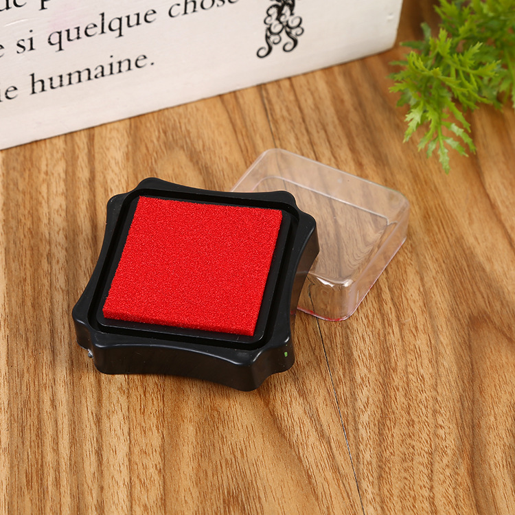 Children's fingerprint color ink paste rubber stamp, fingerprint painting diy ink pad, cartoon stamp helper Application Scenario