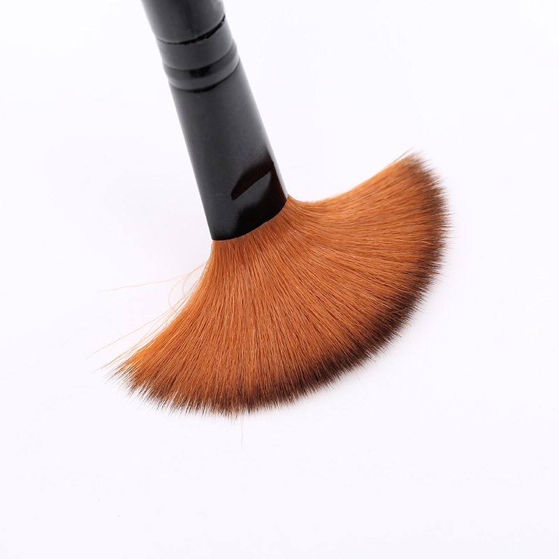 Manufacturers Wholesale Single Makeup Brush Fiber Brush Makeup Uniform Powder Powder Setting Foundation Brush Beauty Makeup Tools Application Scenario