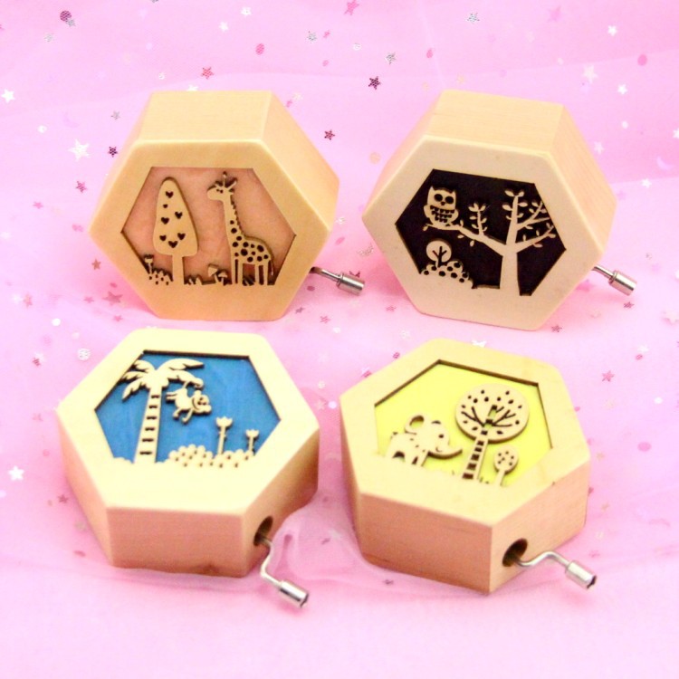 Forest Story hollow creative music box Hand-cranked music box Wooden music box creative gift full figure