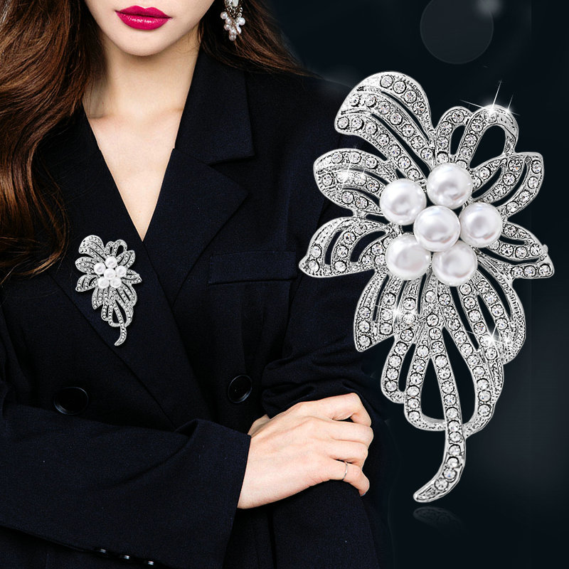 Korean Version Simple Everything With Temperament Pearl Flower Silver Brooch Women's Sweater Cardigan Coat Luxurious Atmosphere Corsage Pin