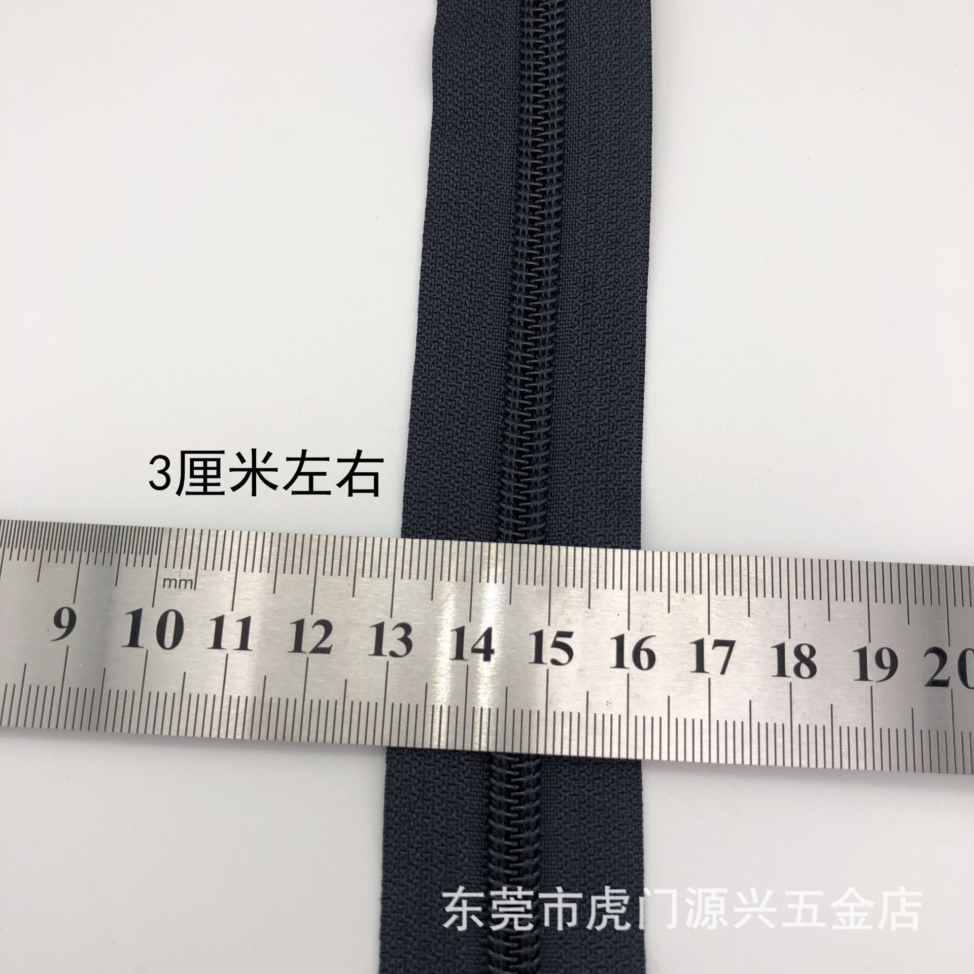 Nylon zipper, No. 5 nylon, tail opening, automatic top opening, zipper, luggage, clothing, pants, clothes, coats, wallets Application Scenario