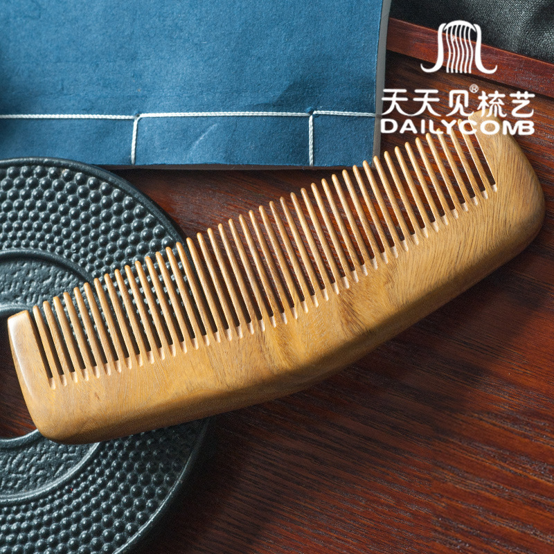 Every Day See Green Sandalwood Whole Comb Paraguay Green Sandalwood Tooth Comb Manufacturers Direct Wood Comb Factory Lettering Application Scenario
