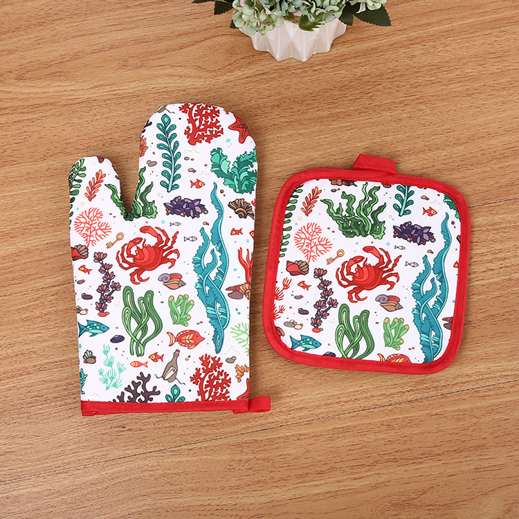 【LOVELY HOME】 Marine animal Print Microwave Gloves Thermal Mat Thermal Mat Two-piece kitchen set Application Scenario