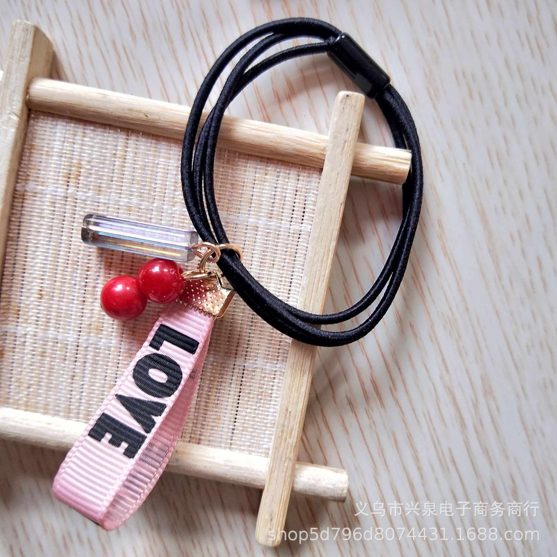 Short ribbon hair ties, letter ribbons, red pearl hair ties, fashionable and popular rubber bands, wholesale of small general merchandise at one Yuan store Application Scenario