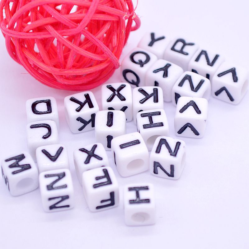 8405 English Letter 7*7Mm Square Acrylic Large Hole Export Hot Selling Children's Diy Jewelry Set Accessories Application Scenario