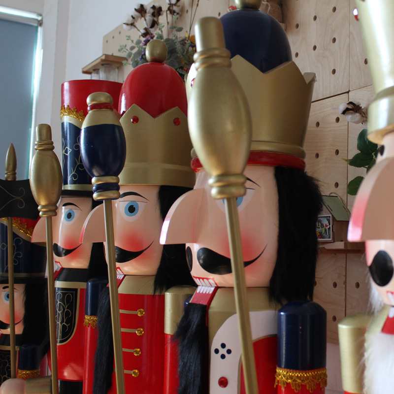 Large nutcracker 150CM in stock, soldier puppet 1.5m, hotel Christmas decorative handicrafts and ornaments Specification image