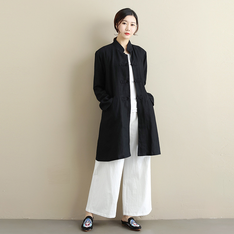 The new button-down shirt jacket for women is a thin, split, loose, casual and slimming style that is versatile. It is a long, casual windbreaker shirt details Picture