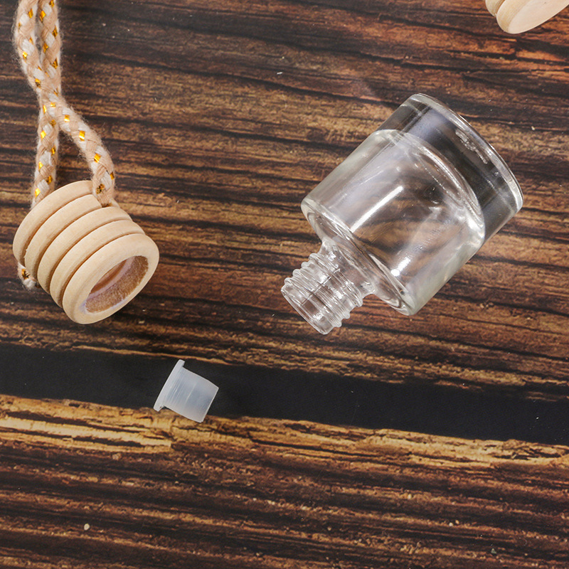 High-end car perfume pendant, car car perfume bottle empty bottle, creative in-car deodorizing monosodium glutamate oil bottle hanging decoration Application Scenario