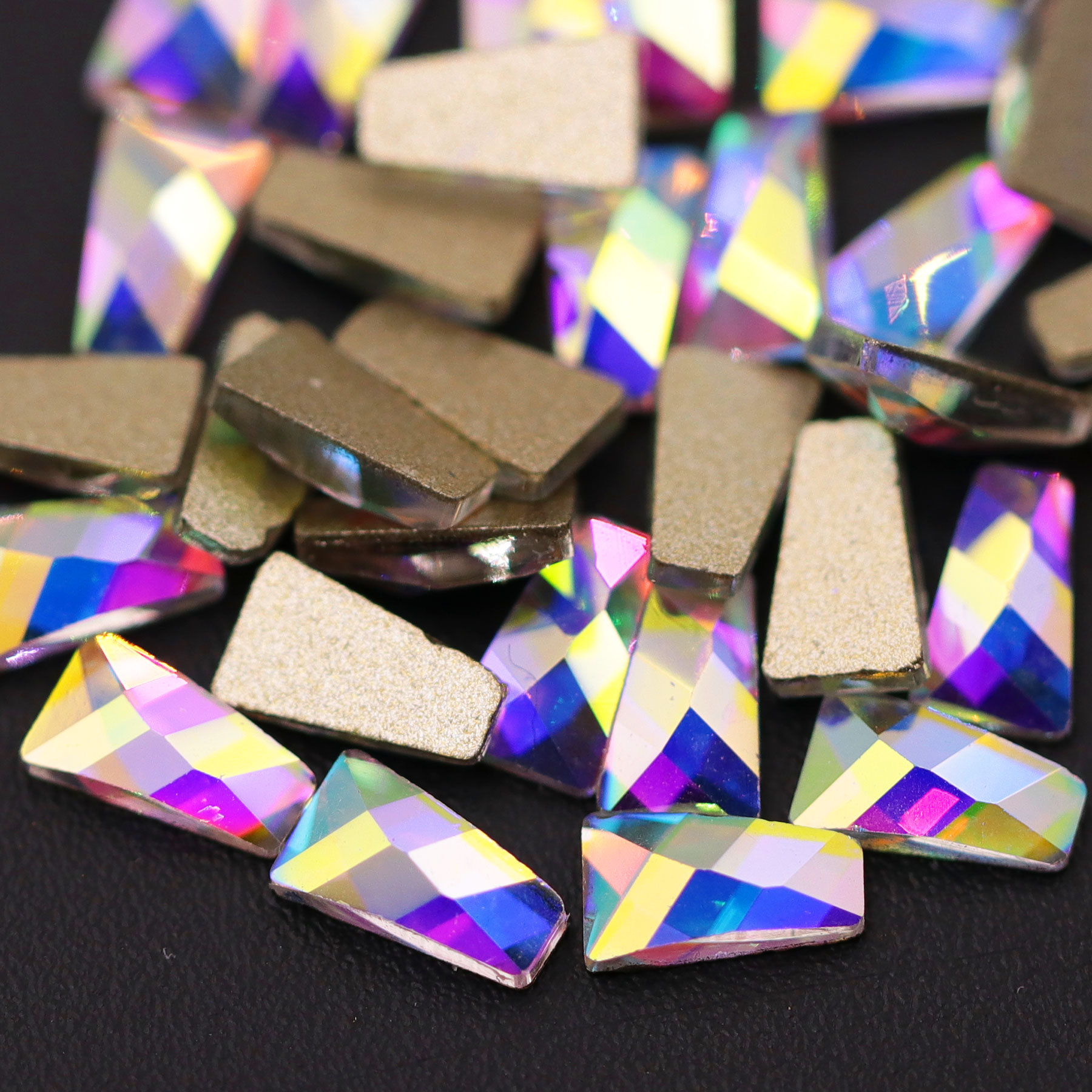 The super shiny and luxurious trapezoidal glass flat-bottomed fingertip diamond, rectangular diamond, and the popular nail art ladder diamond shanilak, the same style as Douyin details Picture