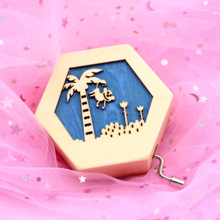Forest Story hollow creative music box Hand-cranked music box Wooden music box creative gift details Picture