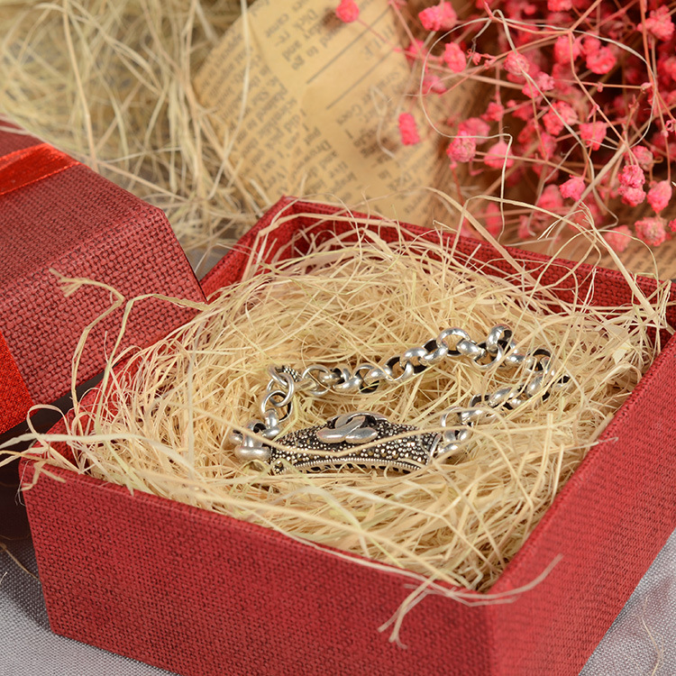 Factory direct sales of natural raffia grass in original linen color, packaging, filling, gift box decoration, 30g per pack, in stock Application Scenario