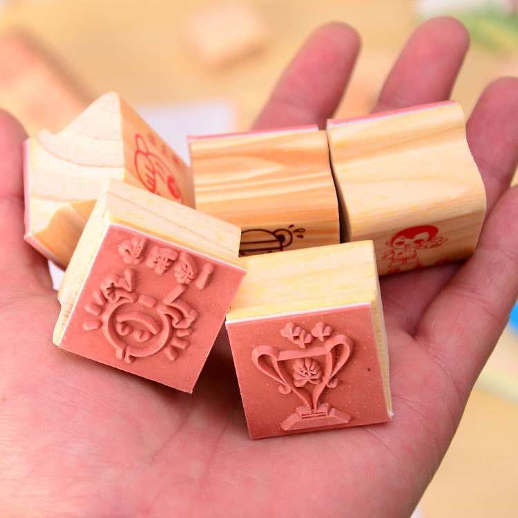Wooden cartoon evaluation, encouragement stamp, children's toy gift stamp, wooden box set Specification image