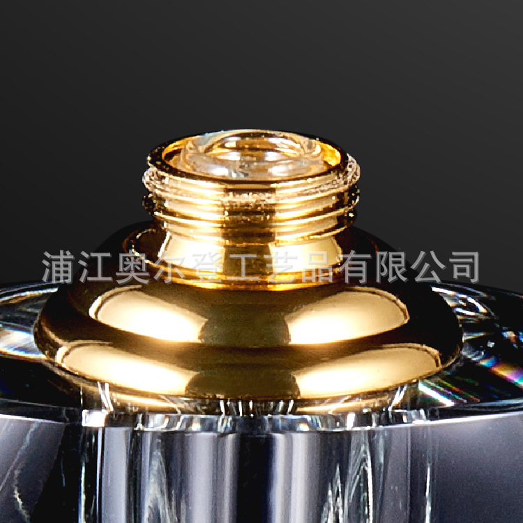 5Ml Oil Bottle Car Perfume Bottle Screw Rotating Transparent Crystal Raw Material Oil Bottle High-Grade Customization Application Scenario