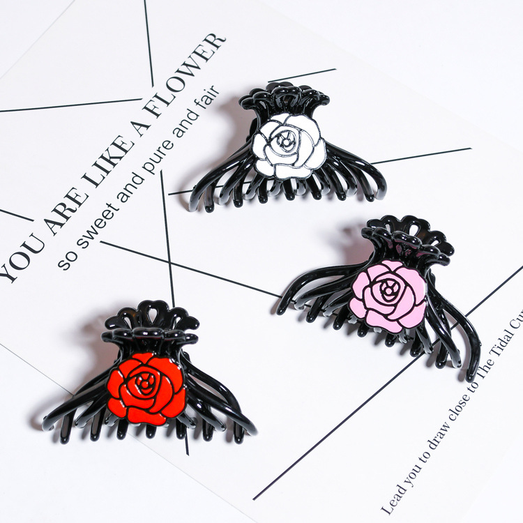 Korean Grab Clip Hair Clip Four-Leaf Clover Grab Clip Rose Bow Rose Camellia Grab Clip Hair Clip Bun Hair Clip Application Scenario
