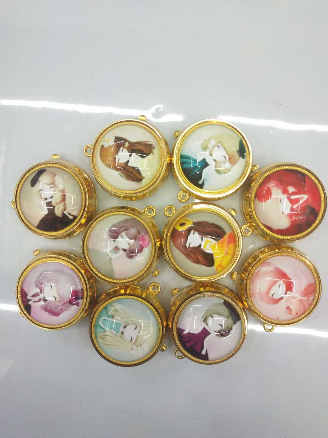 Wholesale of golden rotating anime cartoon wall watch gyroscope rotating pocket watch Application Scenario