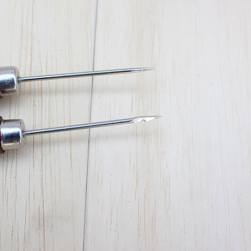 A thousand pieces of crochet hooks with wooden handles, handcrafted shoe mending tools, double gourds with pointed tips for punching holes, cost 1 yuan. Street stall, street stall, street stall Specification image