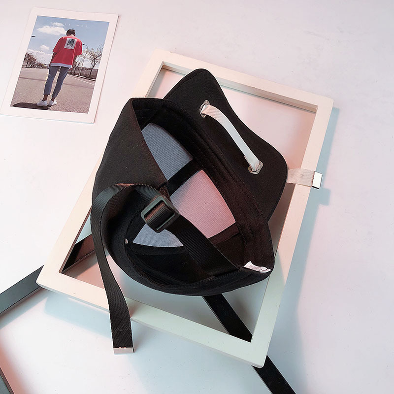 A Korean-style long-band baseball cap with a brim for women, a trendy street style for men, a versatile baseball cap with a curved brim for sun protection, and a trendy hip-hop style Application Scenario