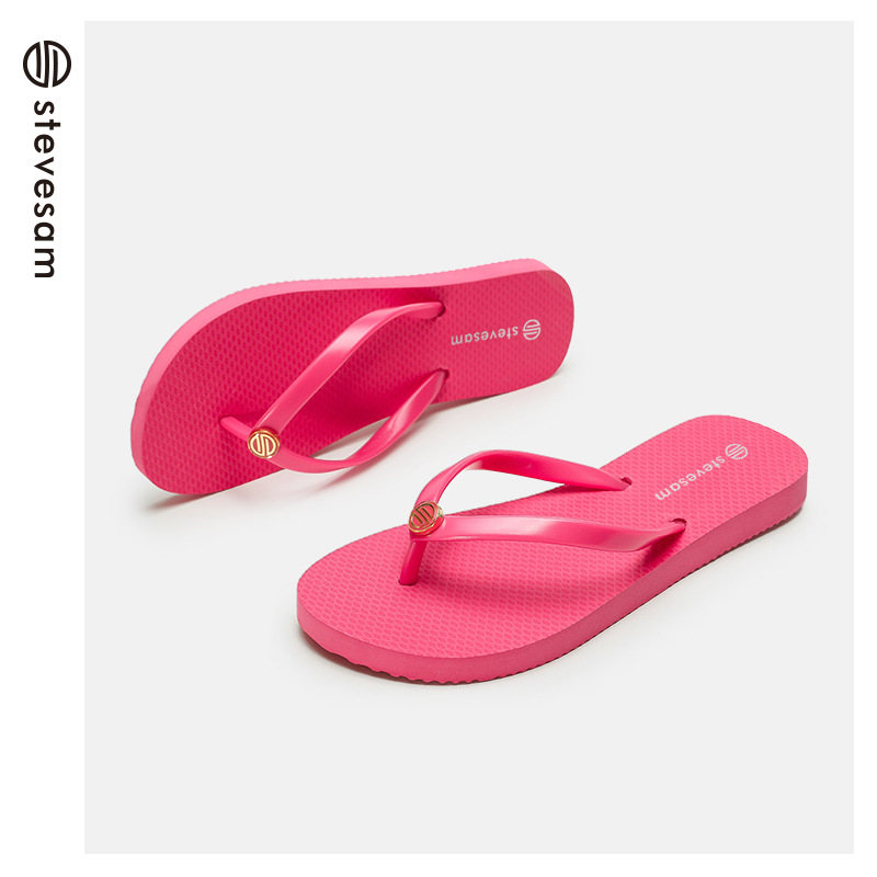 Cross-Border 2023 New Summer Flip-Flops Women Flat Outside To Wear Beach Slippers Women Non-Slip Slippers Foreign Trade Application Scenario