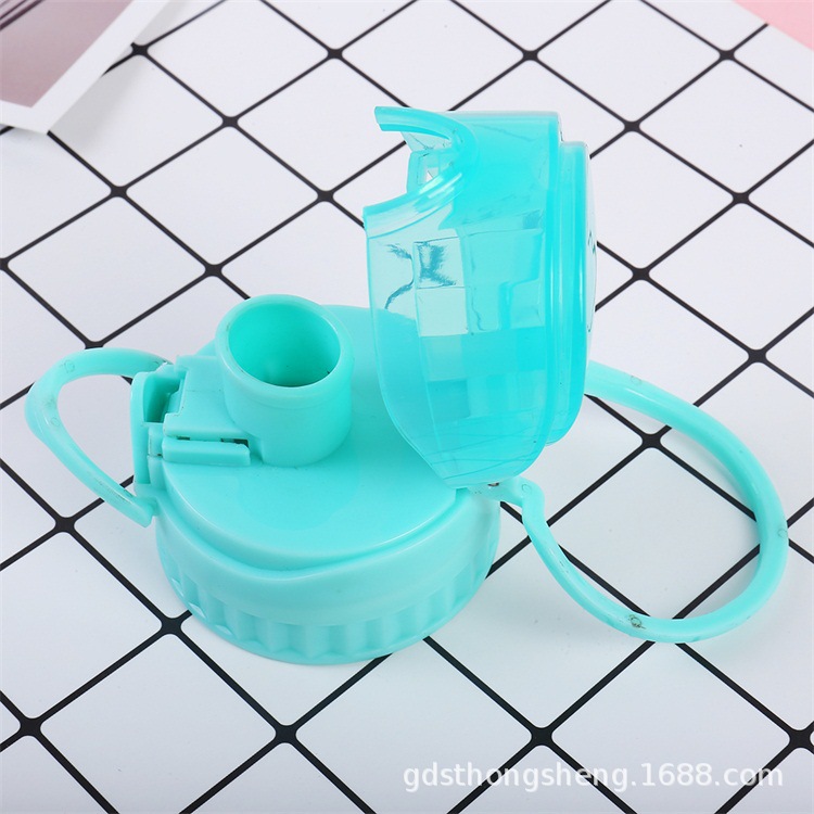 塑料水壶户外产品图