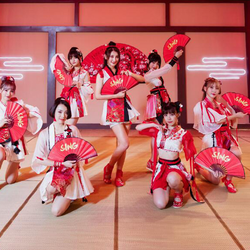 8 Inch Mail Ming Yuesing Girl Group The Same Double-Sided Two-Color Ancient Dance Folding Fan Red And White Will Enter The Wine Prop Fan