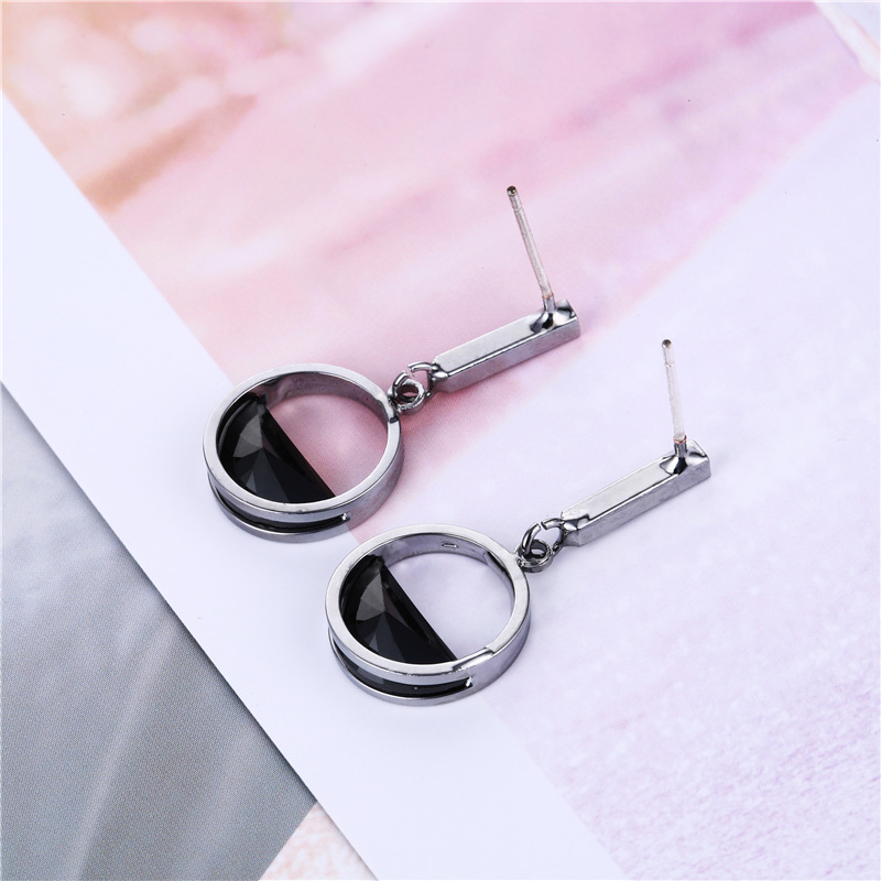 وصُلب قصيدة (Qui Zhong Quean)، وهو صلصق من صقر من نصف دائك في كوريا الجنوبية Specification image
