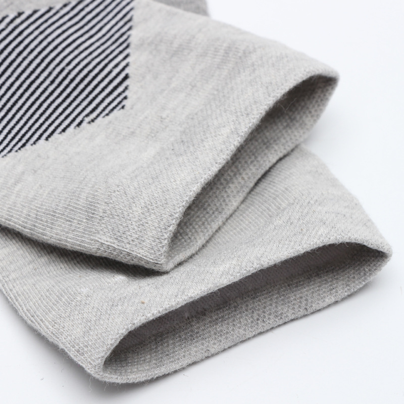 Men's colorful all-cotton socks for autumn and winter, mid-calf casual business socks, small hanging flower color-blocking men's socks manufacturer wholesale Application Scenario