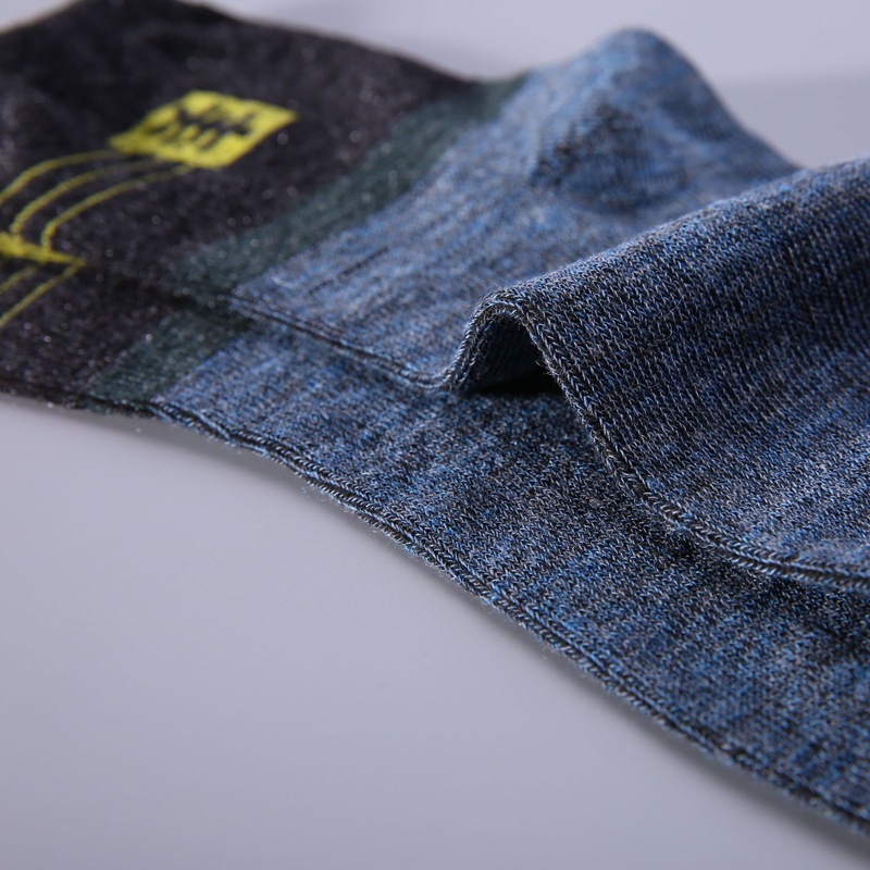 Wholesale of individual packaged men's cotton socks for autumn and winter, wool imitation mixed middle tube, elderly people's street stall Taobao gift socks Application Scenario